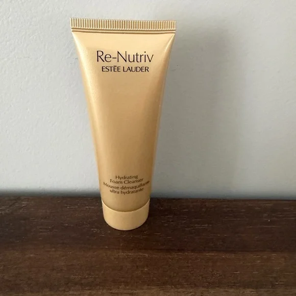 Estée Lauder Re-Nutriv Hydrating Foam Cleanser - Gold Tube (50 ml) - Picture 2 of 4